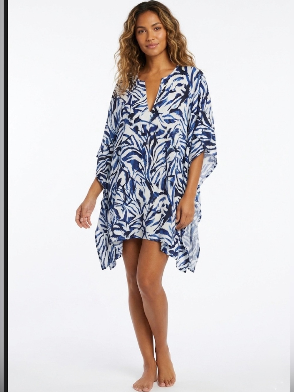 Tahari Women’s Blue & White Tiger Print Caftan Tunic Top
 SIZE M